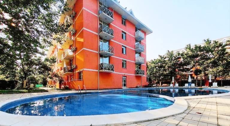 Apartment with private pool & patio | Pets allowed — photo 2