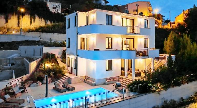 Rental apartment with pool | Pet-friendly in Podstrana