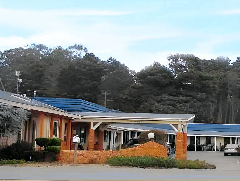 Coast Inn and Spa in Fort Bragg, CA
