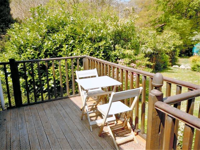 Cottage with yard — photo 2
