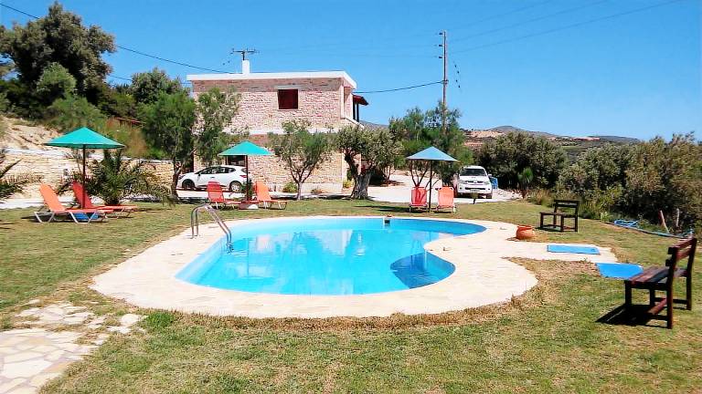 Holiday house in the country, pool, close to the sea, wifi Triopetra, Crete — photo 5
