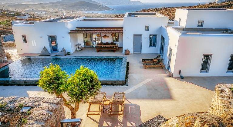 Villa with garden, private pool & patio — photo 2
