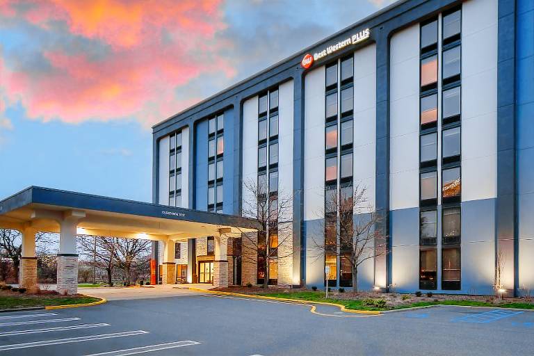 Best Western Plus Meadowlands in Secaucus, NJ