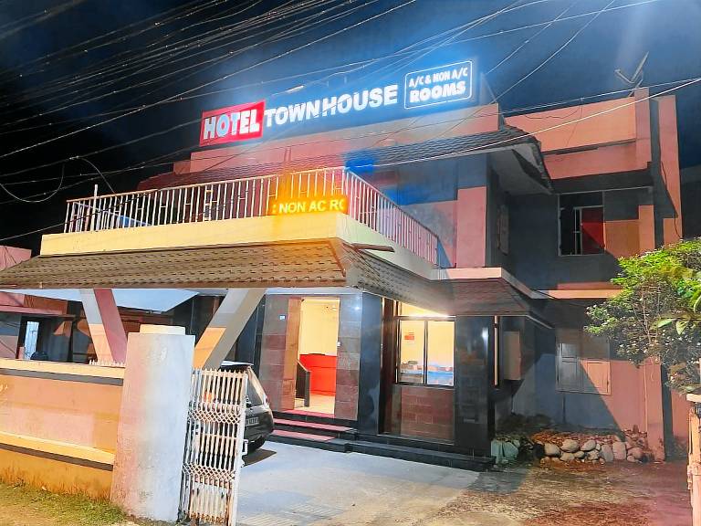 Hotel Sunday - Townhouse Club Airport Trivandrum in Thiruvananthapuram