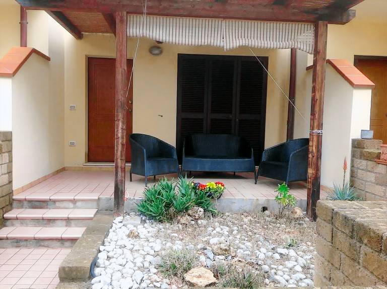 Villa with barbeque, terrace & garden — photo 5