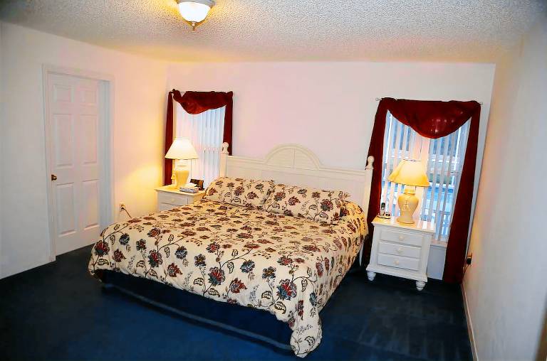Family-oriented charming villa with grill, hot tub & private pool | Lake view | Dogs allowed — photo 2