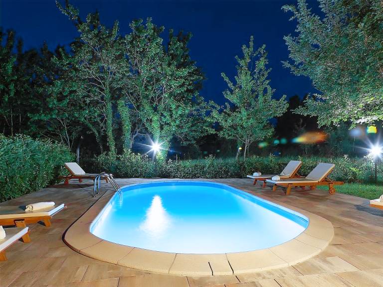 Apartment with barbeque, heated pool & yard | Nature view — photo 5