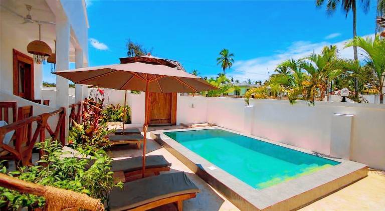 Lovely lodge with barbecue, pool & terrace | Beach nearby | Dogs allowed — photo 2