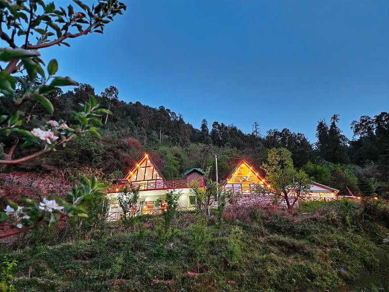 A Frame cottage s sainj valley in Kullu