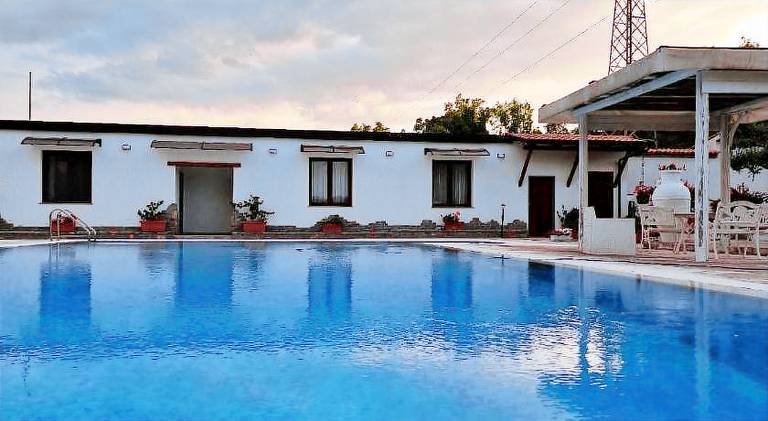 Nice vacation home with pool | Pets are welcome in Potenza