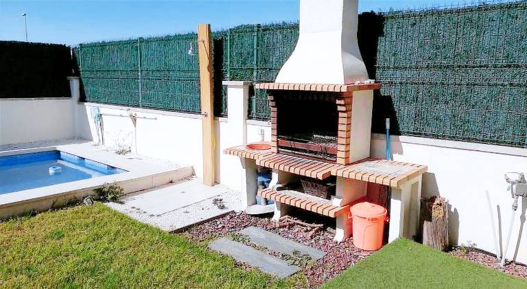 Fully equipped ample vacation home with barbecue, terrace & yard | Dogs allowed — photo 3