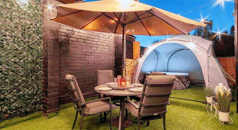 Holiday apartment with jacuzzi | Pet-friendly in Stafford