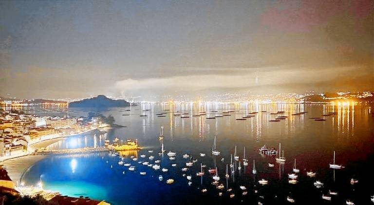 Rental apartment with patio in Sanxenxo