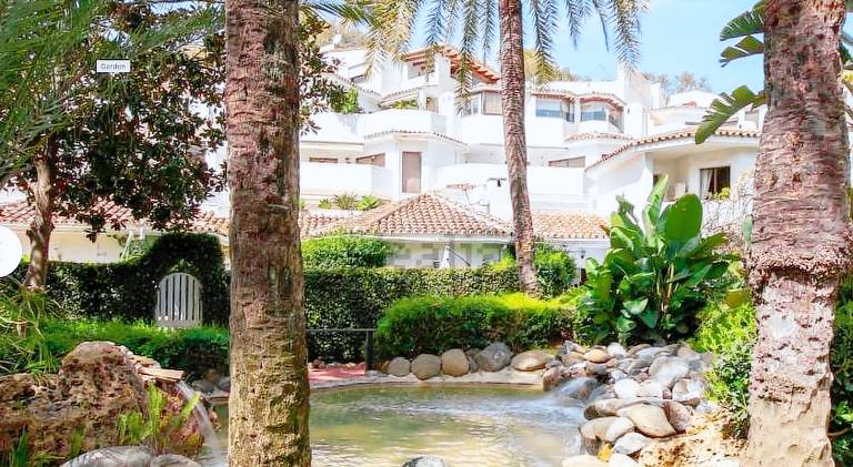 Holiday apartment with yard, patio & heated pool in Marbella