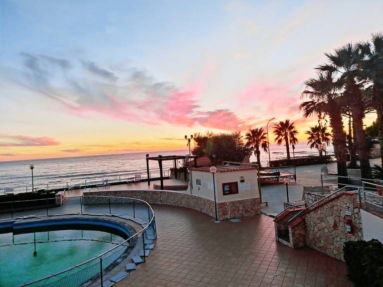 Fully equipped villa with fast internet, pool & grill | Sea view | Next to the beach | Pet-friendly — photo 2
