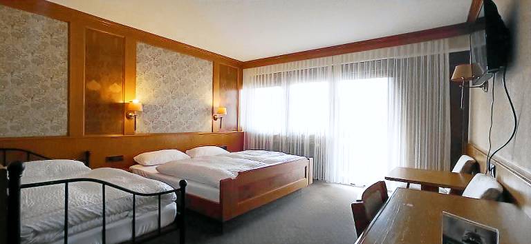 Familienzimmer Classic Retro mit Balkon 1 Doppelbett 1 Einzelbett