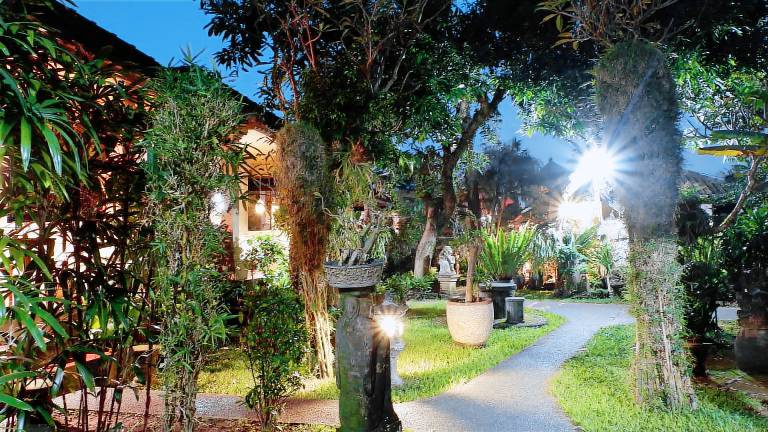 Serviced apartment with patio, jacuzzi & garden | Dogs allowed in Ubud