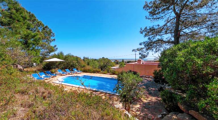 Villa with yard, barbeque & private pool in Tavira