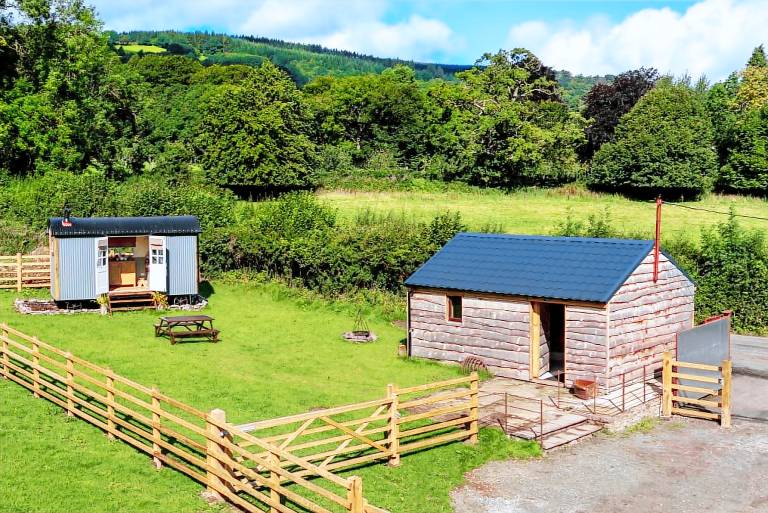 Beautiful cottage with yard | Pets are welcome in Usk