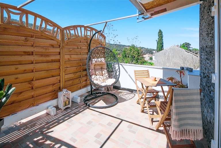 Apartment with terrace — photo 3