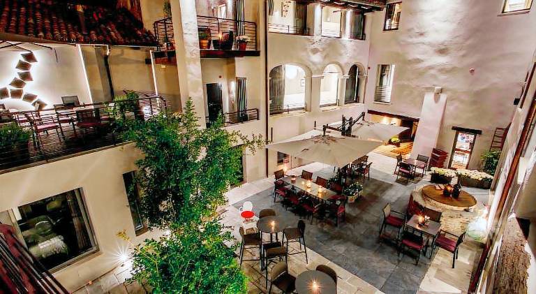 Uve Rooms & Wine Bar — photo 2