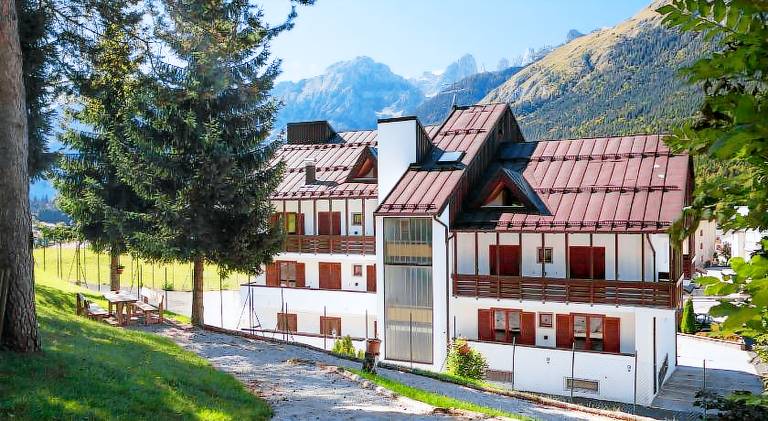 Lovely serviced apartment with terrace & garden | Next to the ski | Pets are welcome in Andalo