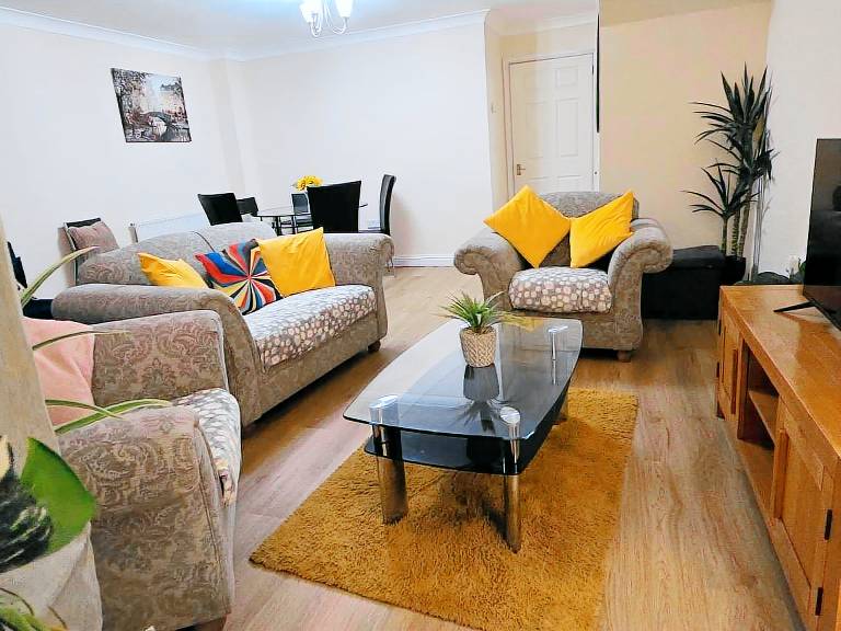 Bishopswood-Sleeps 6-Garden-Pets-Parking-WiFi — photo 3