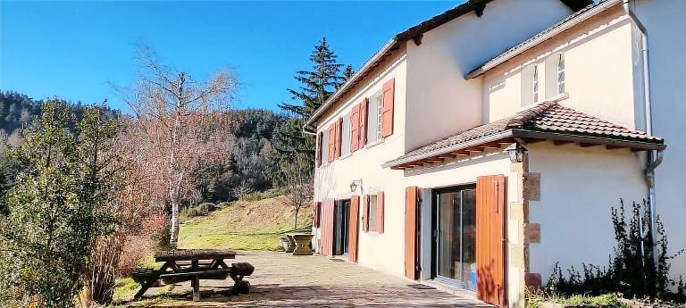 Gite with patio & yard in Mende