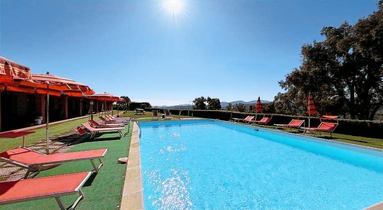 Lodge with terrace, pool & garden in Massa Marittima