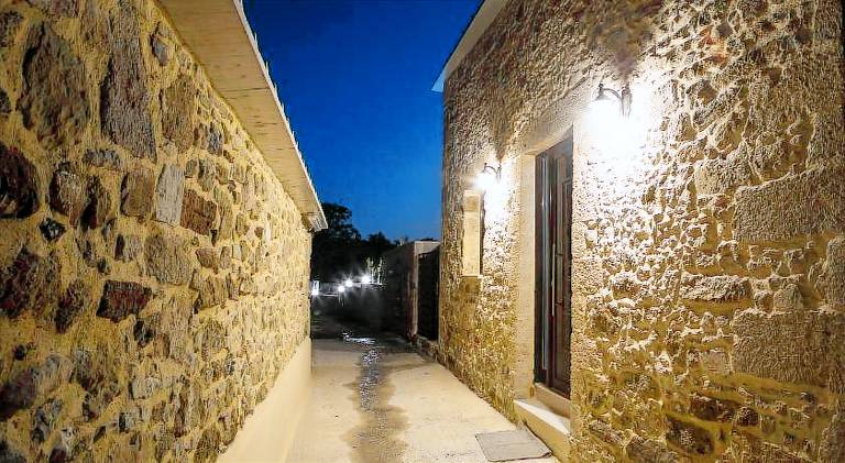 Villa with pool — photo 5