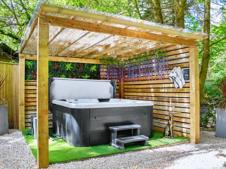 Child-friendly cottage with hot tub & garden | Dogs allowed — photo 2