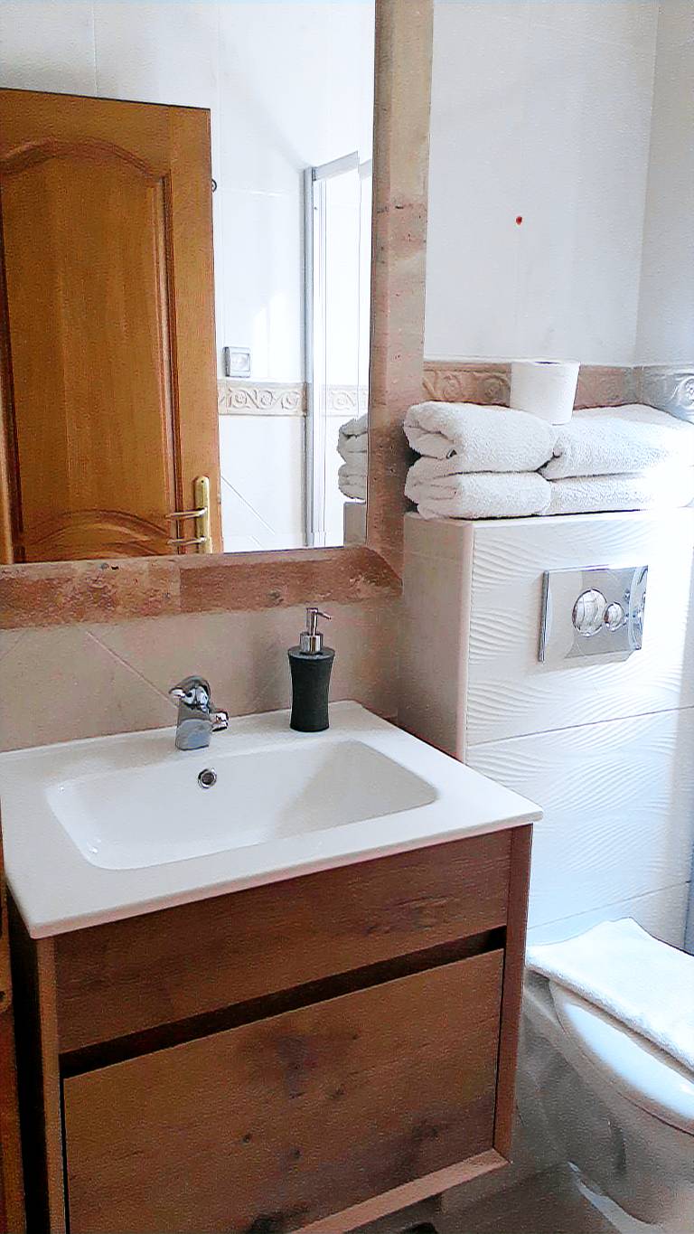Children-friendly private room with terrace, pool & yard | Pool view | Beach nearby | Dogs allowed — photo 4