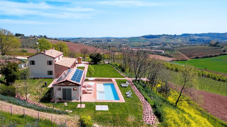 Fully equipped villa with private pool, patio & grill | Suitable for remote work | Pet-friendly — photo 3