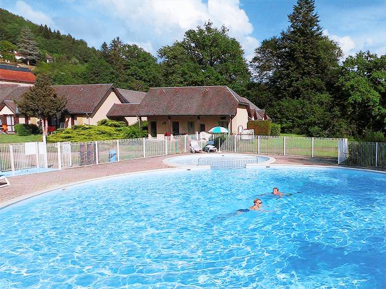 Vacation home with heated pool — photo 2