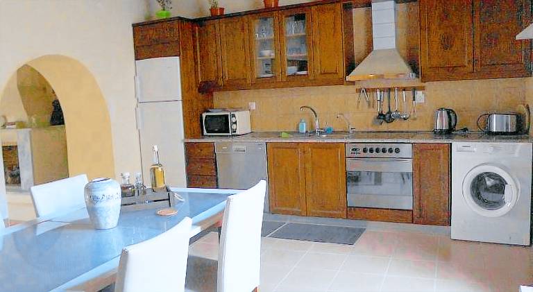 Vacation home with barbecue & patio — photo 2