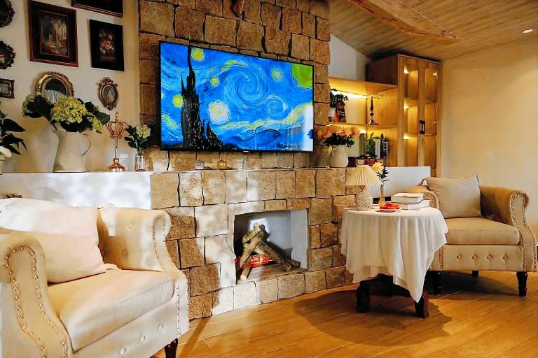 Vacation home with BBQ & pool | Perfect for remote work — photo 4