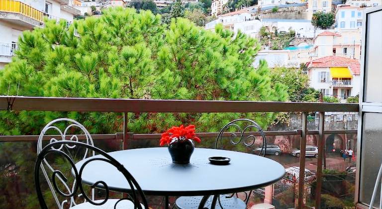 Apartment with terrace | Close to Russian Orthodox Cathedral | Pets are welcome in Thiers