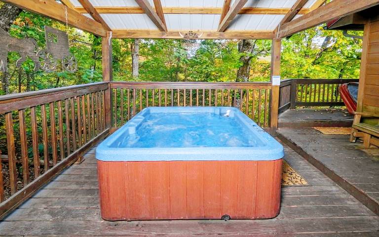 Traveler's Rest - Hot tub, pool table, and arcade games! in Pigeon Forge, TN