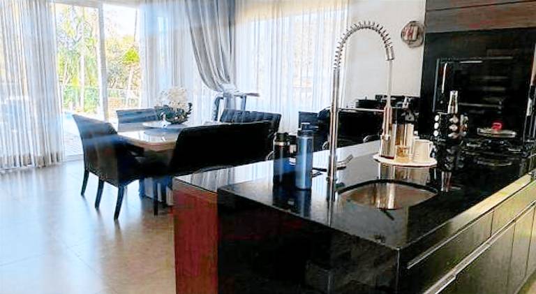 House with pool & jacuzzi — photo 3