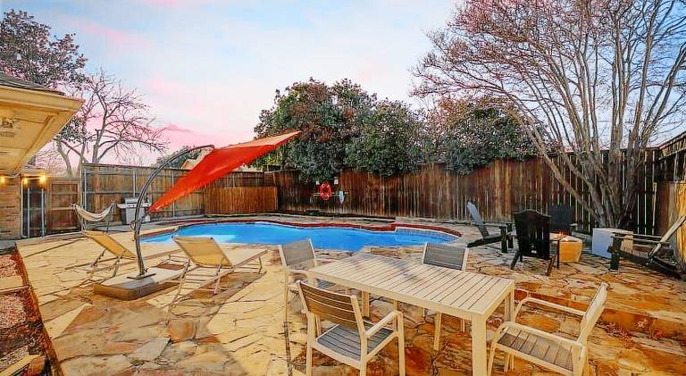 House with pool in Plano, TX
