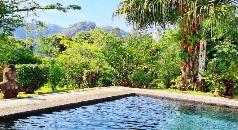 Lodge with pool, terrace & yard in Alajuela