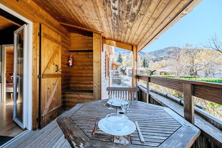 Chalet with patio & pool — photo 4