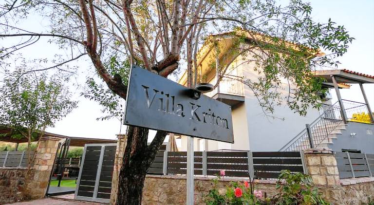 Villa with hot tub & pool in Archaia Olympia