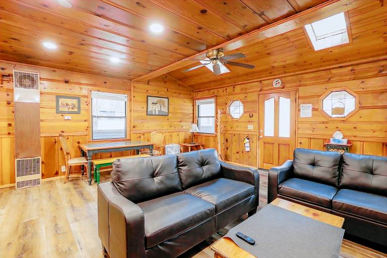 Cabin with jacuzzi & barbeque | Mountain view — photo 5