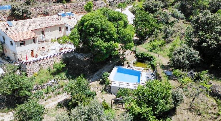 Holiday apartment with patio, grill & pool in Teruel