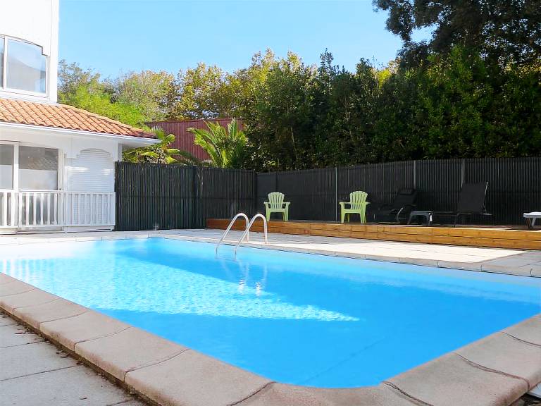 Children-friendly rental apartment with pool | Pets are welcome — photo 2