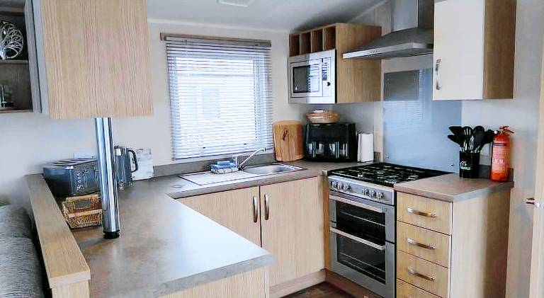 Seascape - caravan next to Fantasy Island Ingoldmells, 2 dogs max - East Coast Holidays — photo 2