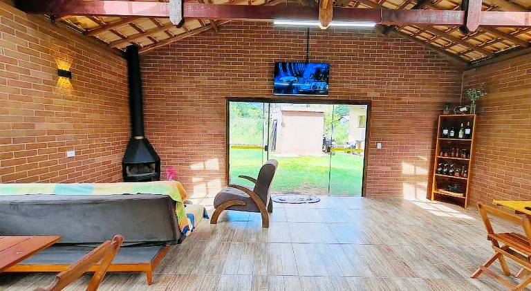 Lodge with barbecue & yard — photo 4