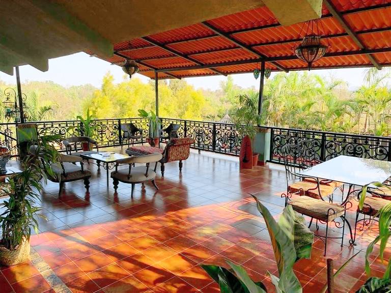 Villa with pool & yard — photo 4