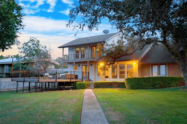Travis by AvantStay Waterfront Lake Retreat